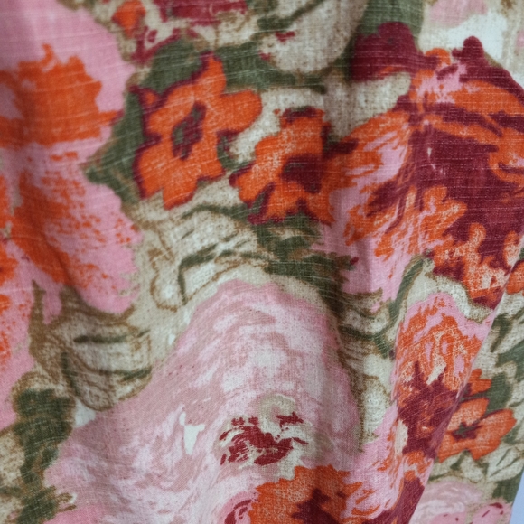 Women's Beautiful Floral Pink V-Neck Dress - Picture 5 of 8